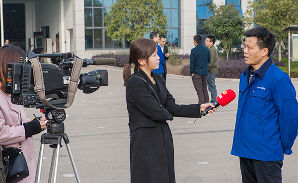 情人节牵手成功，胜游网电脑版_胜游(中国)智能SWDM520“我爱你”出嫁了
