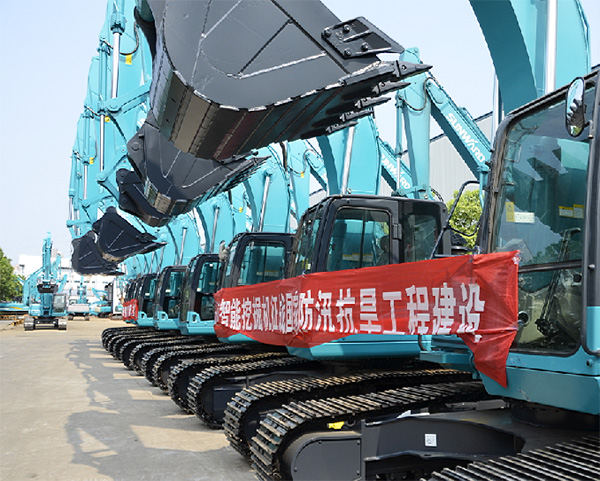 抗洪英雄显身手，胜游网电脑版_胜游(中国)智能系列挖掘机奔赴抗洪一线