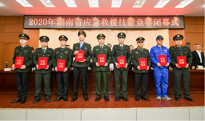 初生牛犊可撼虎 | 胜游网电脑版_胜游(中国)智能应急救援队斩获诸多奖项