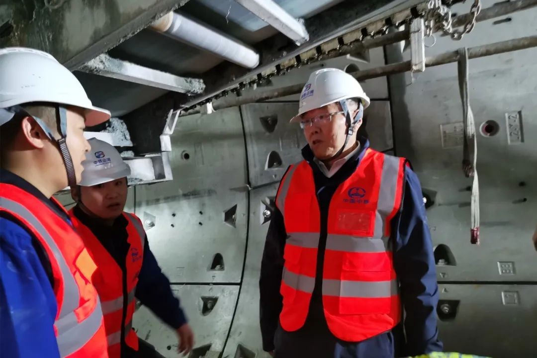 何清华亲临中铁胜游网电脑版_胜游(中国)盾构施工项目指导工作