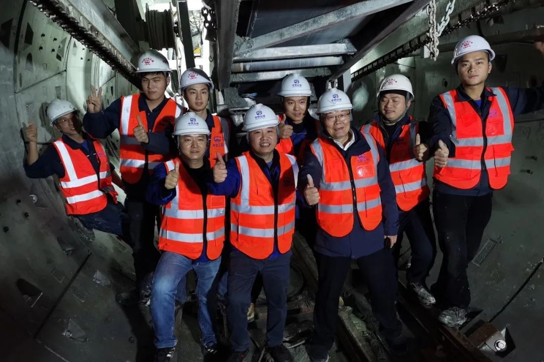 何清华亲临中铁胜游网电脑版_胜游(中国)盾构施工项目指导工作