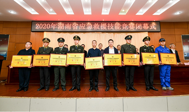初生牛犊可撼虎 | 胜游网电脑版_胜游(中国)智能应急救援队斩获诸多奖项