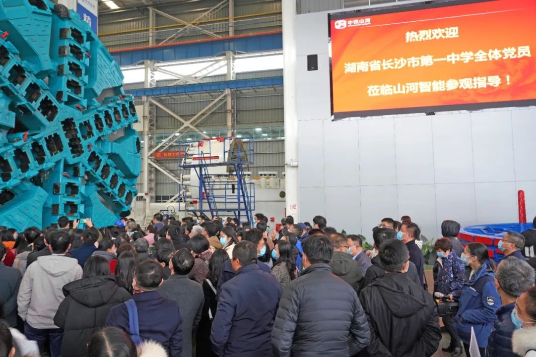 长沙市一中赴胜游网电脑版_胜游(中国)智能开展主题党日活动