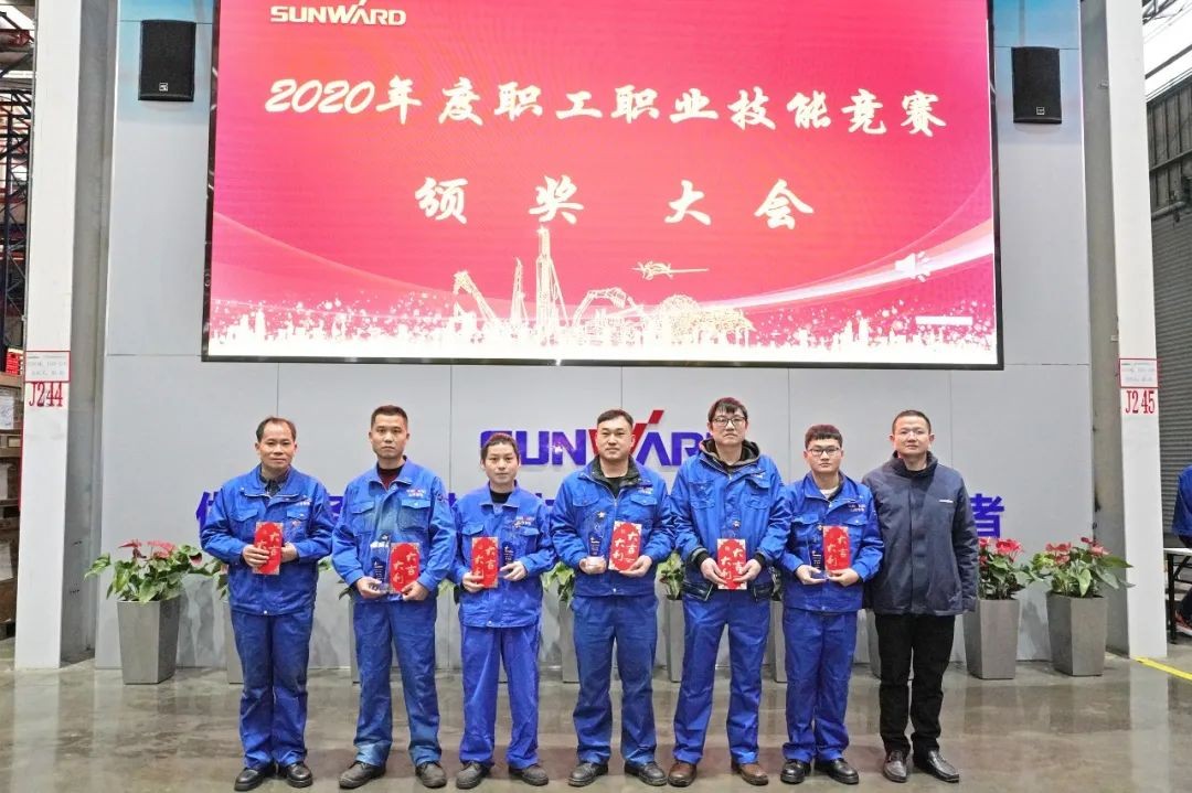 向能工巧匠致敬！胜游网电脑版_胜游(中国)智能给职业技能竞赛优胜者颁奖