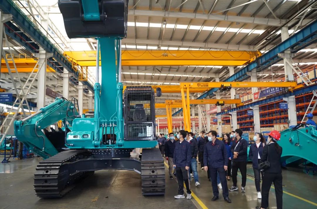 江南工业集团“双百青年”参观胜游网电脑版_胜游(中国)智能