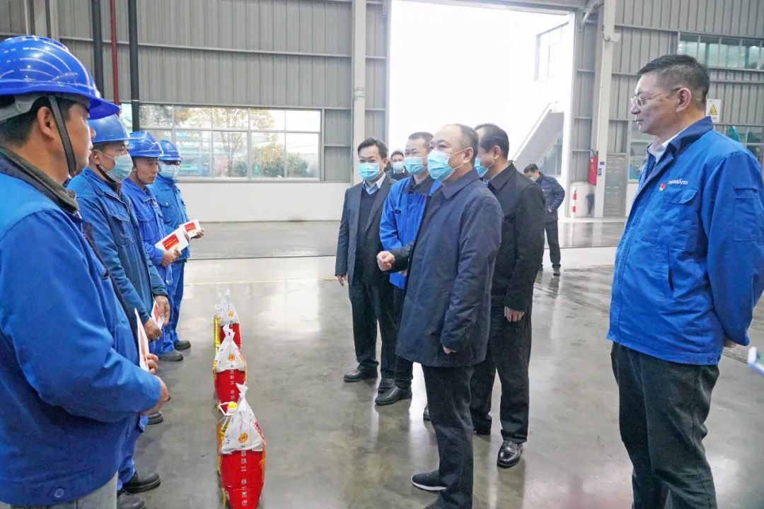 张庆红慰问胜游网电脑版_胜游(中国)智能困难党员