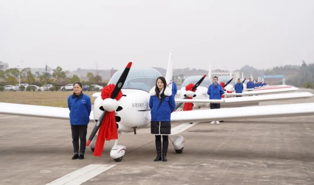 牛年开新局，胜游网电脑版_胜游(中国)航空8架SA60L飞机集中下线、交付