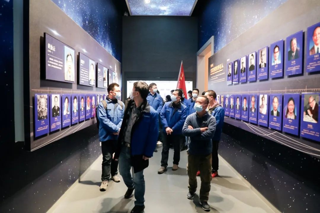 觅红色历史 践初心使命——胜游网电脑版_胜游(中国)智能全体党员赴长沙党史馆开展主题党日活动