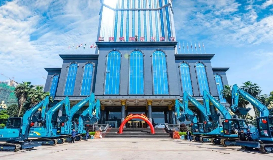 胜游网电脑版_胜游(中国)智能挖掘机春季订货会长沙会场侧记