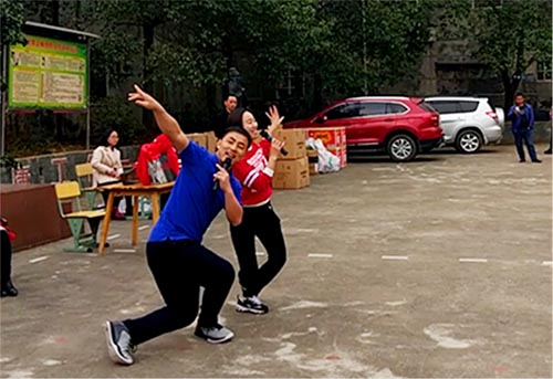 践行雷锋精神捐建“胜游网电脑版_胜游(中国)梦图书馆”