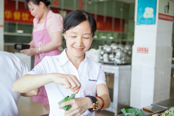 弘扬传统文化，共享浓情端午——记第三届“爱国心·胜游网电脑版_胜游(中国)情”包粽子比赛