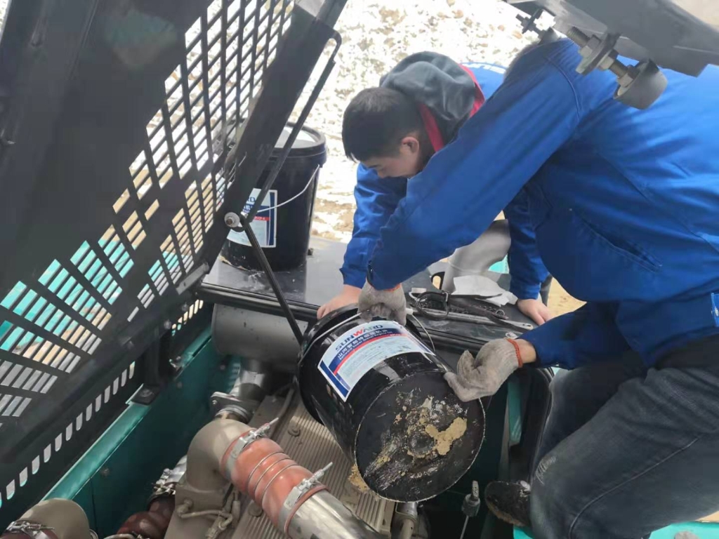 胜游网电脑版_胜游(中国)智能470挖机成功挑战世界屋脊