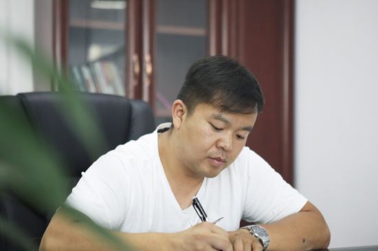 六年六台挖机 邓老板是个“胜游网电脑版_胜游(中国)迷”