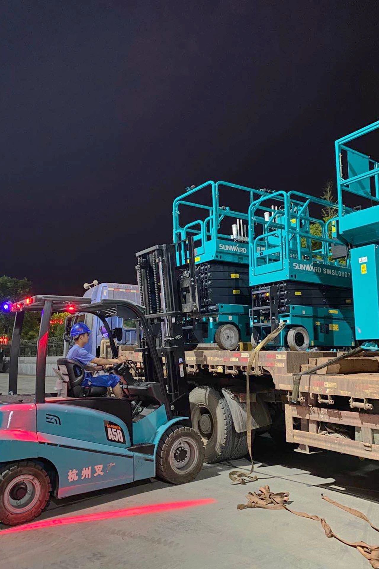 胜游网电脑版_胜游(中国)智能“蓝精灵”们在平凡岗位的坚守与奉献