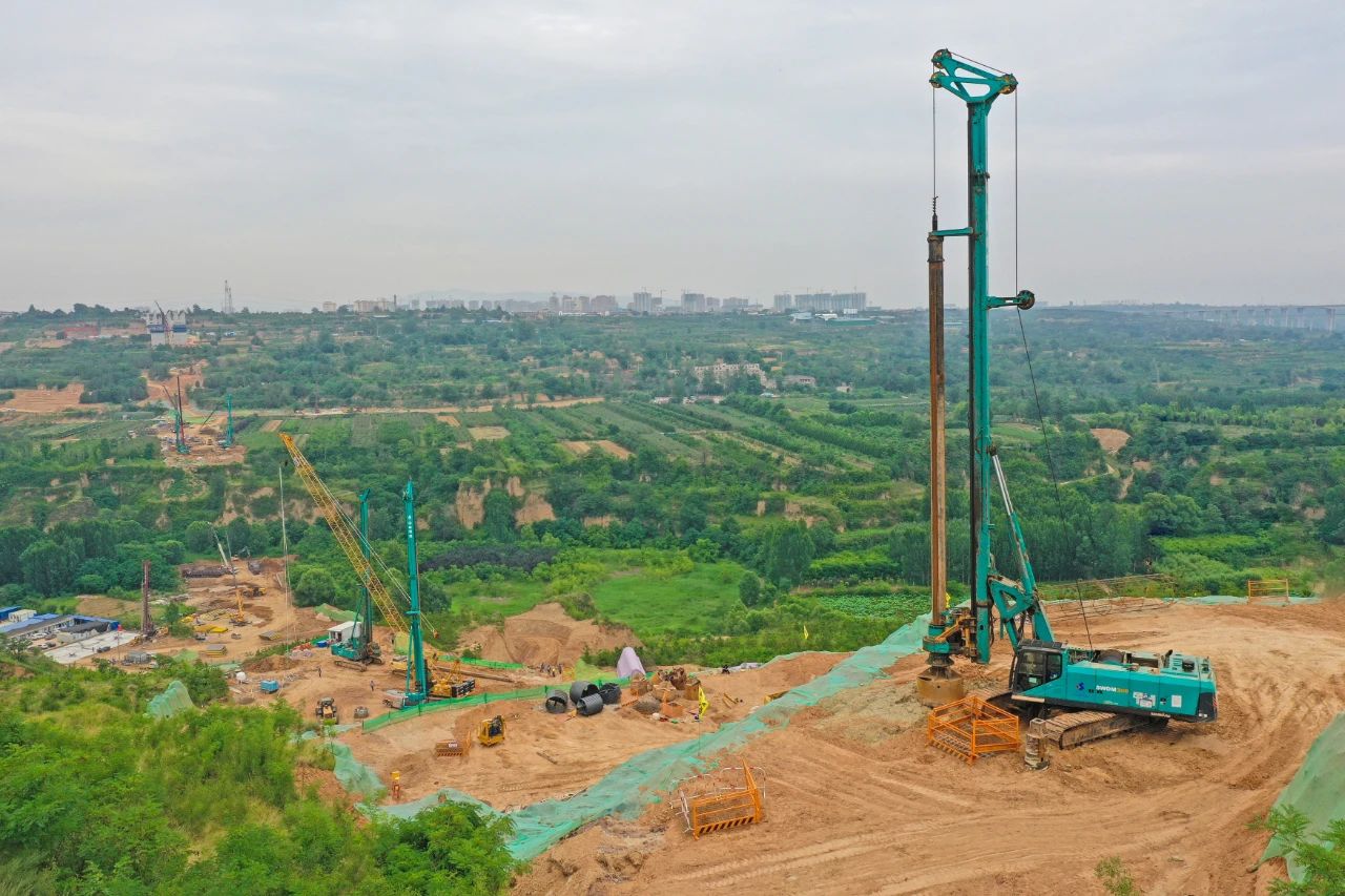 天堑施工，玉皇阁二号特大桥桩基主力军是胜游网电脑版_胜游(中国)智能旋挖钻机 | 百年风华筑锦绣胜游网电脑版_胜游(中国)（3）