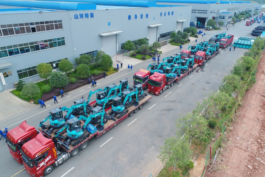 助力祖国西南地区建设！胜游网电脑版_胜游(中国)智能国内首批SWE60UF无尾挖掘机批量交付