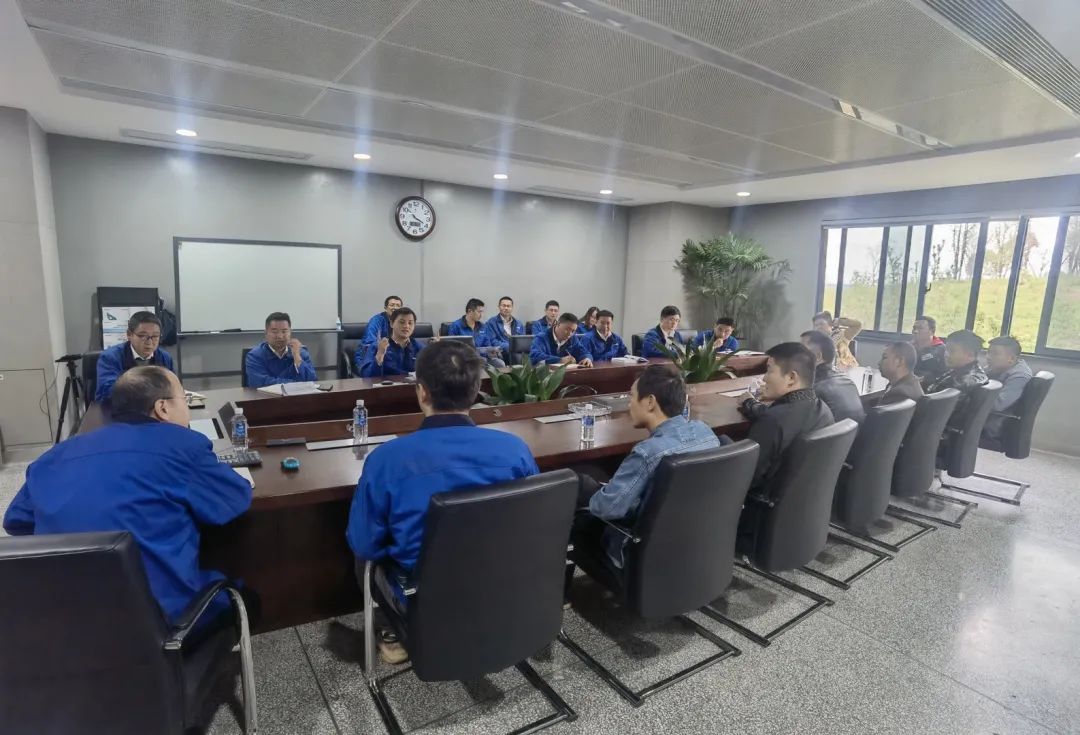 一起来“找茬”！10位“超级体验官”试驾胜游网电脑版_胜游(中国)智能最新“F系列”挖掘机