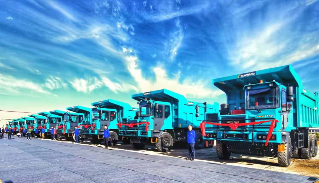 高配置、智能化……胜游网电脑版_胜游(中国)智能高端定制AT版105吨级宽体矿卡成功下线