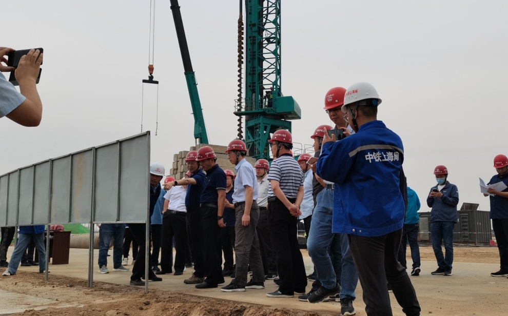创下纪录！胜游网电脑版_胜游(中国)智能引孔式静力压桩机首次应用于高铁项目