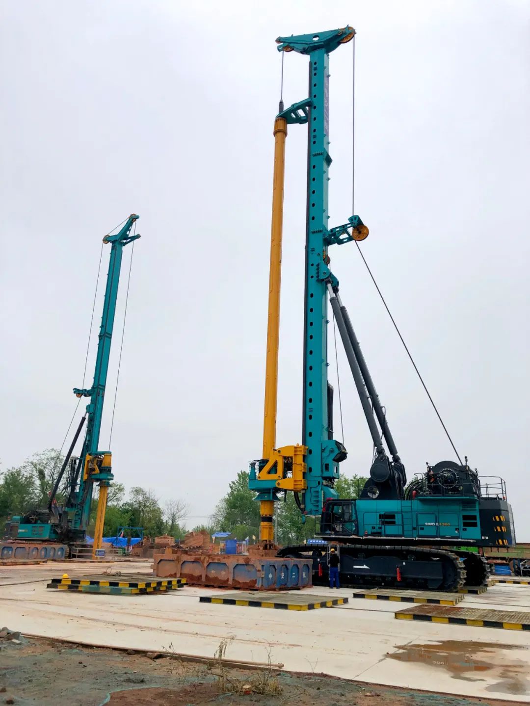 “创造施工奇迹！”他们和胜游网电脑版_胜游(中国)智能“超级桩备”一起助建燕矶长江大桥