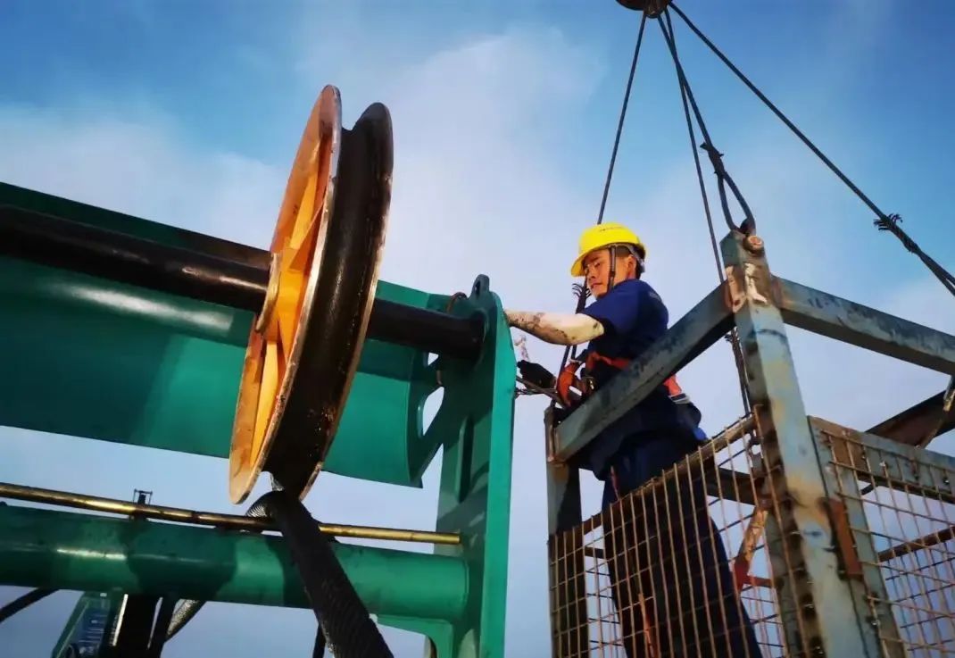 “创造施工奇迹！”他们和胜游网电脑版_胜游(中国)智能“超级桩备”一起助建燕矶长江大桥