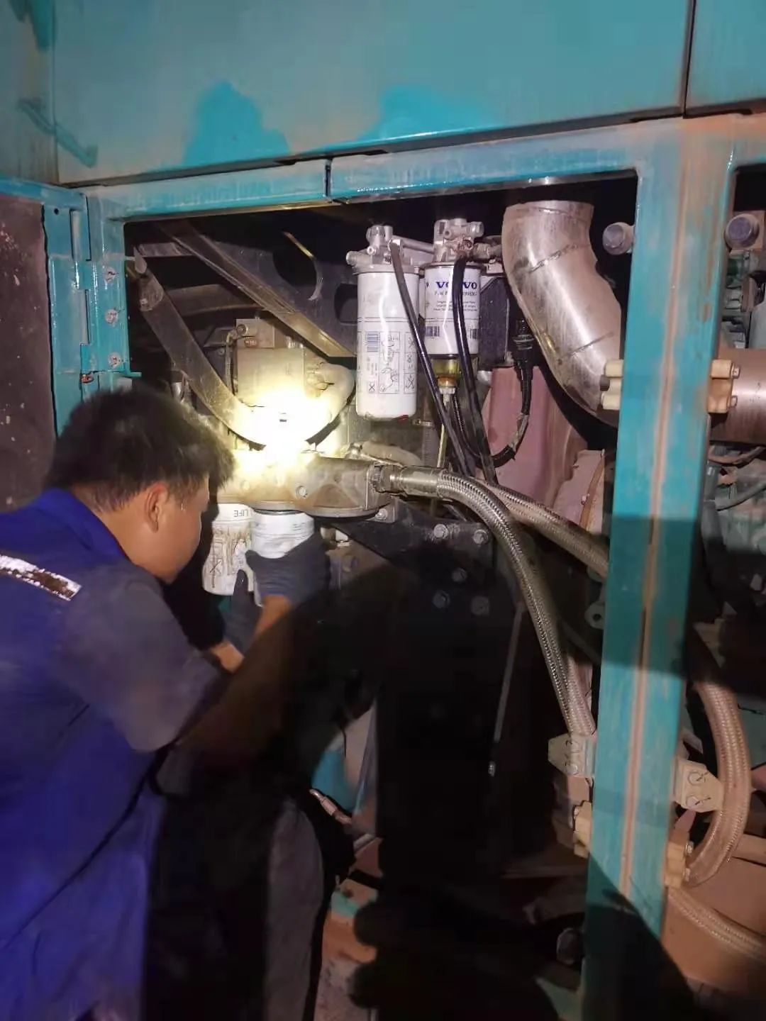 “创造施工奇迹！”他们和胜游网电脑版_胜游(中国)智能“超级桩备”一起助建燕矶长江大桥