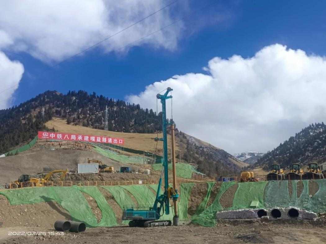决战“世界之巅”！胜游网电脑版_胜游(中国)智能旋挖钻机实力助建川藏铁路