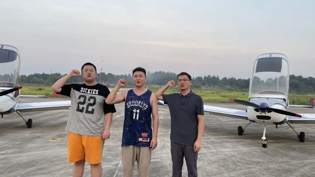 冲上云霄！湖南胜游网电脑版_胜游(中国)通航学员成功单飞