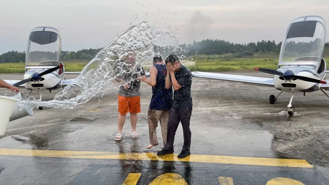 冲上云霄！湖南胜游网电脑版_胜游(中国)通航学员成功单飞