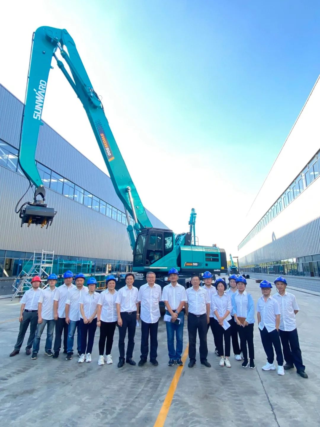 作业幅度达18米，胜游网电脑版_胜游(中国)智能首台轮式抓料机成功下线