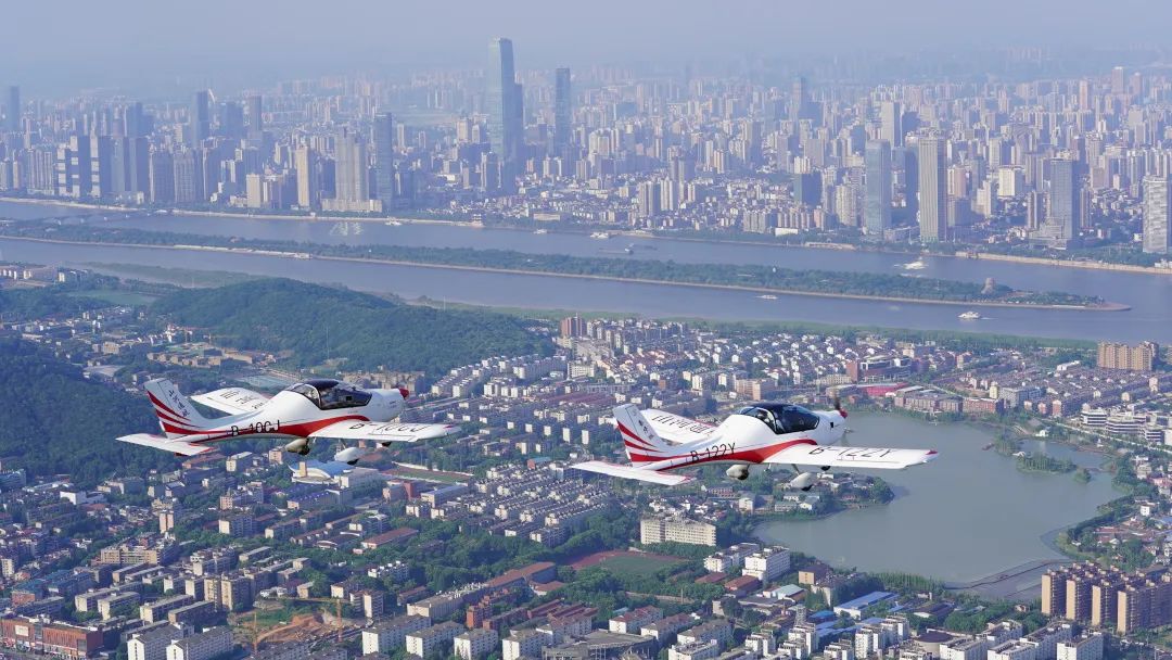 湖南省委常委、常务副省长李殿勋一行考察调研胜游网电脑版_胜游(中国)科技