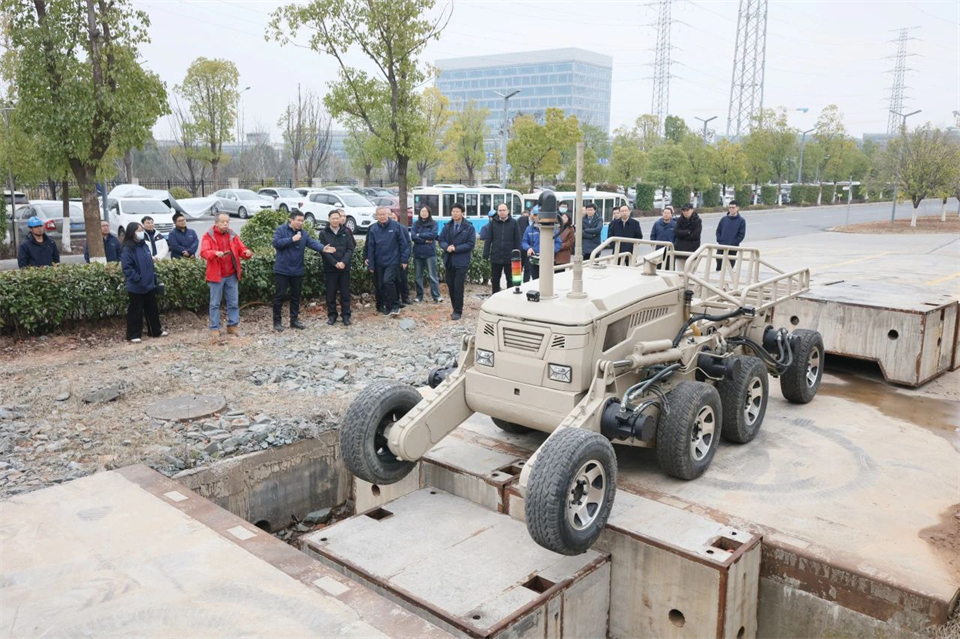 胜游网电脑版_胜游(中国)特装“复杂环境智能化应急救援装备关键技术及应用”项目顺利通过成果评价