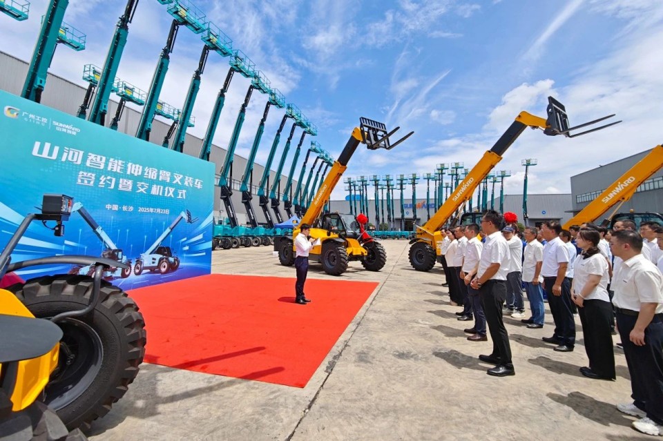 胜游网电脑版_胜游(中国)智能伸缩臂叉装车批量交付，即将奔赴新一线