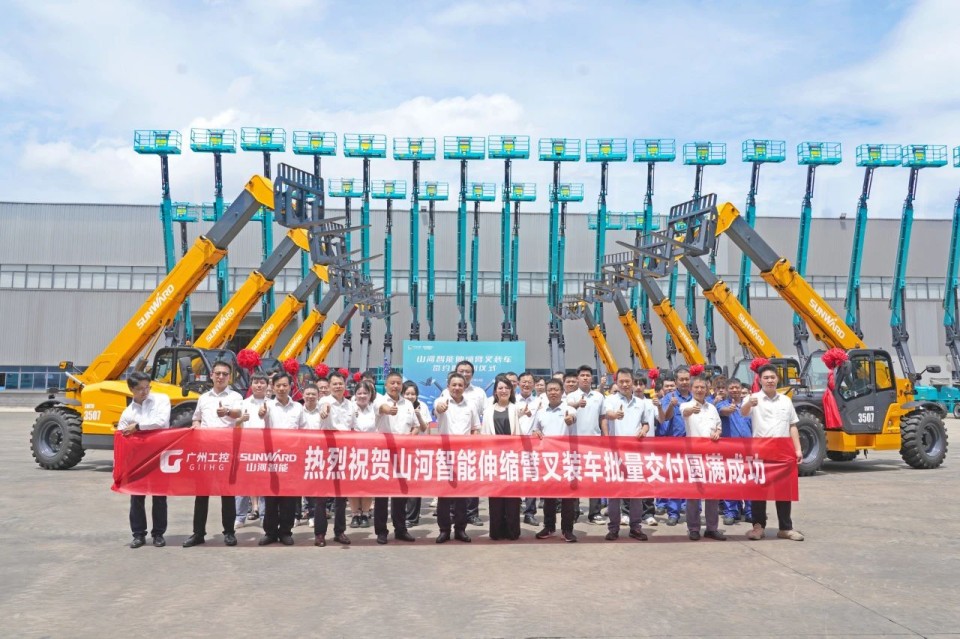 胜游网电脑版_胜游(中国)智能伸缩臂叉装车批量交付，即将奔赴新一线