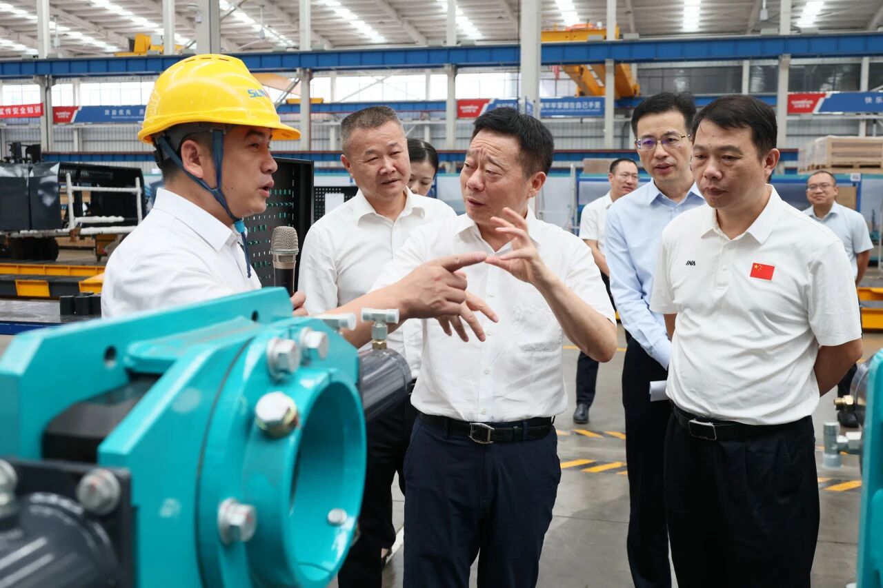 湖南省政协副主席、省工程机械产业链链长何寄华调研胜游网电脑版_胜游(中国)智能