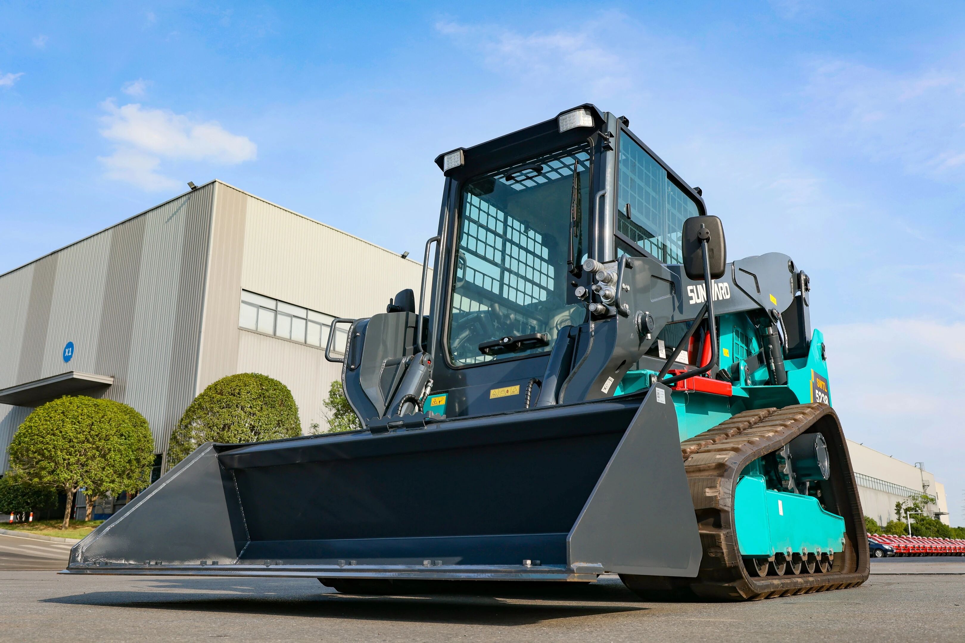 高端装备再获国际认可！胜游网电脑版_胜游(中国)智能最大吨位垂直举升履带式滑移装载机批量发往北美