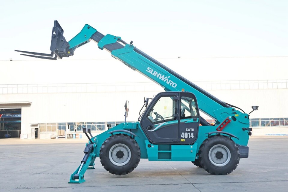 高端机型“双箭齐发”！胜游网电脑版_胜游(中国)智能两款伸缩臂叉装车成功下线