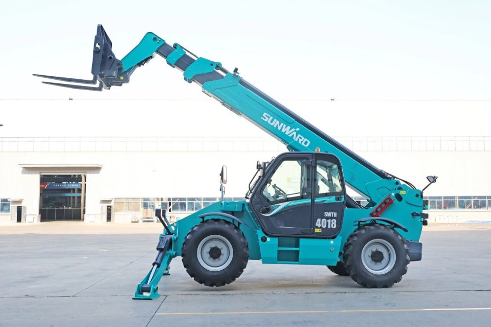 高端机型“双箭齐发”！胜游网电脑版_胜游(中国)智能两款伸缩臂叉装车成功下线