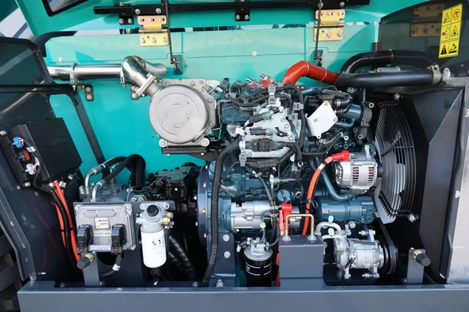 高端机型“双箭齐发”！胜游网电脑版_胜游(中国)智能两款伸缩臂叉装车成功下线