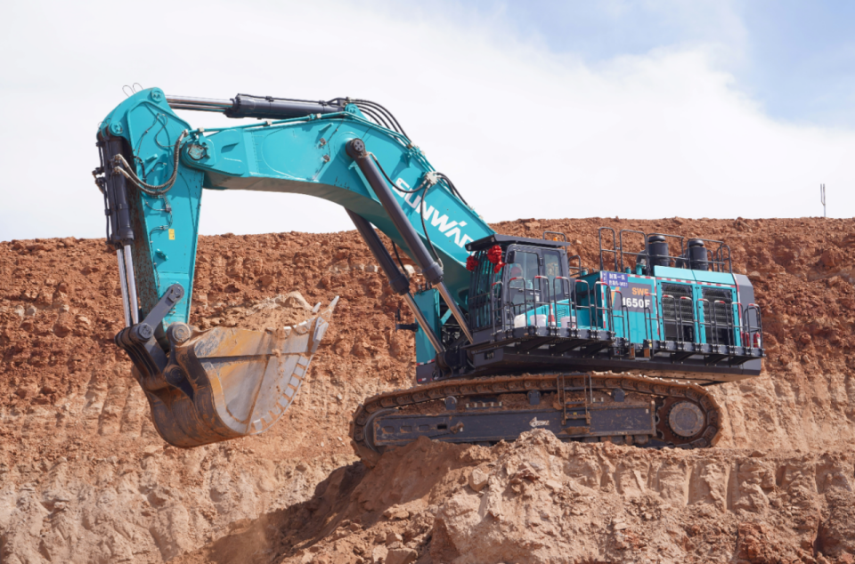 创新引领，实力见证！胜游网电脑版_胜游(中国)智能明星产品荣登“2025工程机械TOP10年度榜”