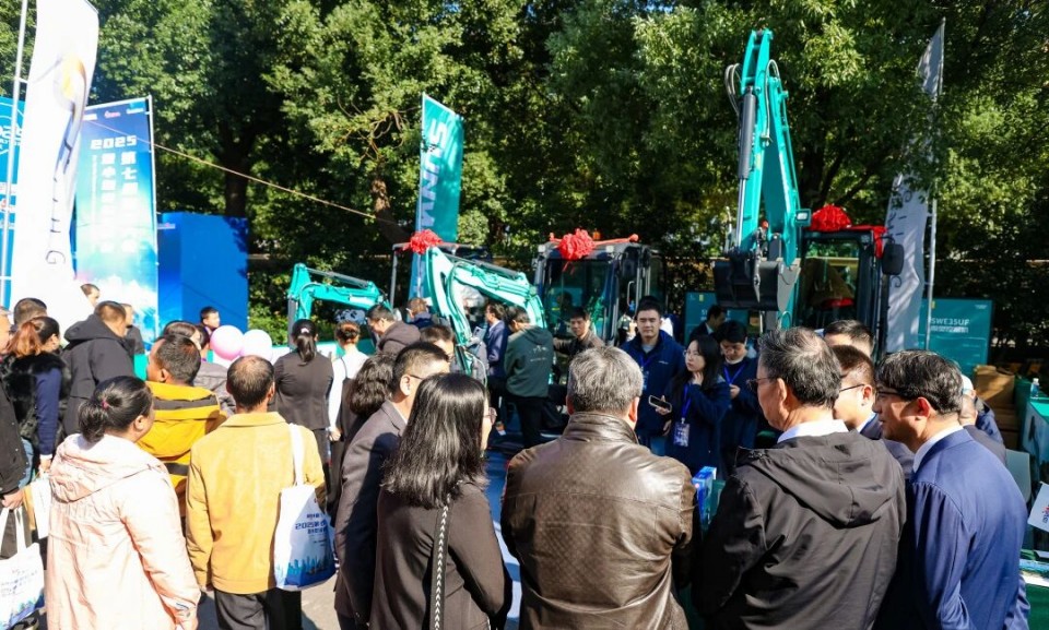 胜游网电脑版_胜游(中国)智能微挖“天团”闪耀武汉，引领绿色施工潮流