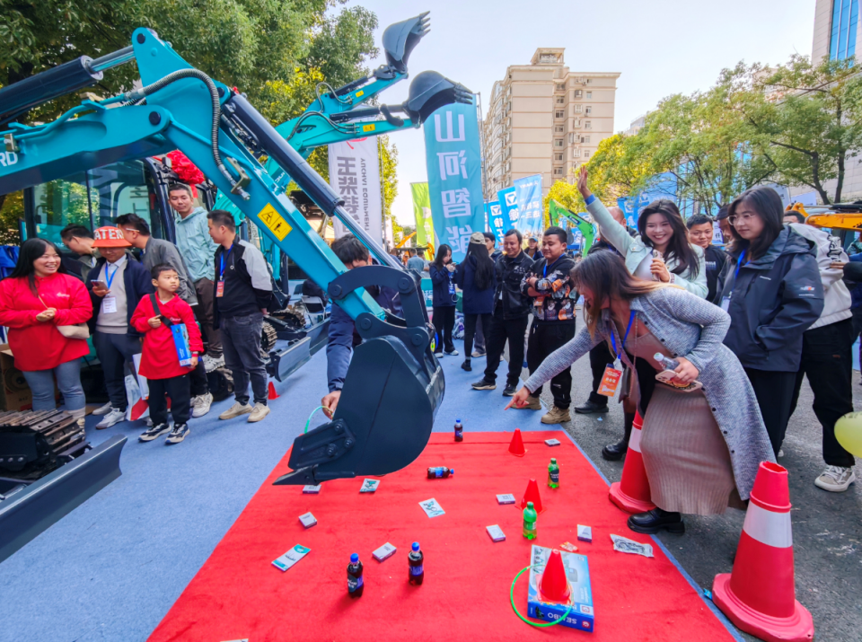 胜游网电脑版_胜游(中国)智能微挖“天团”闪耀武汉，引领绿色施工潮流