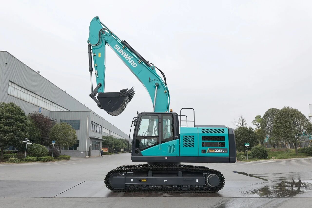 “双子星”闪耀！胜游网电脑版_胜游(中国)智能两款履带式液压挖掘机成功下线