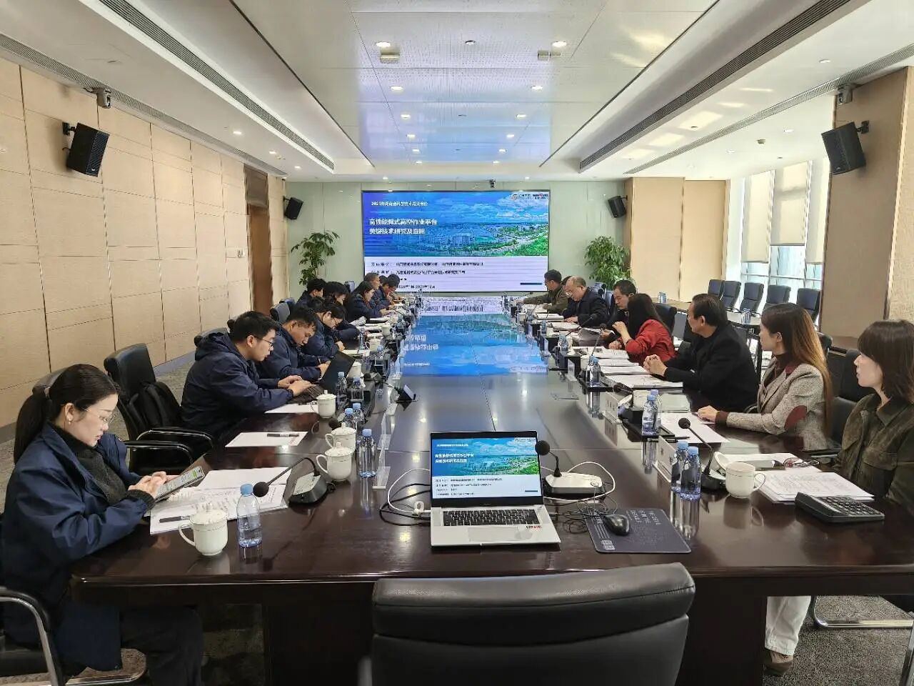 技术创新,引领行业!胜游网电脑版_胜游(中国)智能高性能臂式高空作业平台项目通过科技成果评价