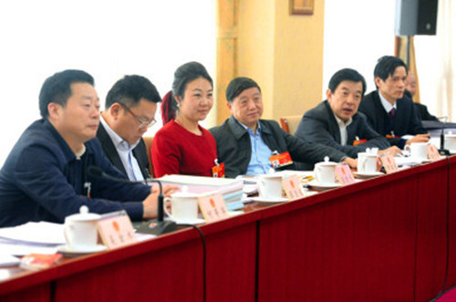 带来六个提案，重点还是“农民工”问题 ——来自胜游网电脑版_胜游(中国)智能的全国人大代表张晓庆接受本报记者专访，为进城务