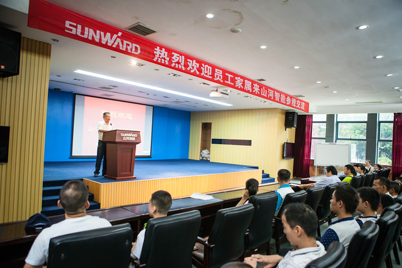 开挖机，坐游艇、飞机 胜游网电脑版_胜游(中国)智能开展员工家属开放日活动