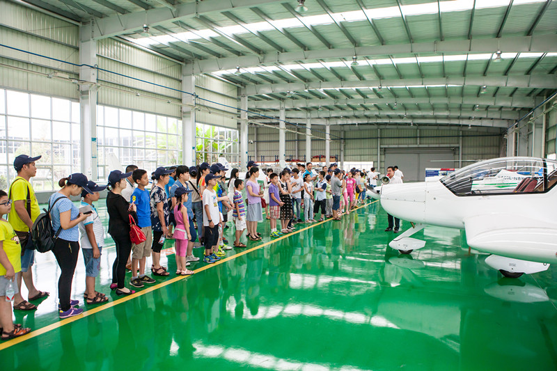 开挖机，坐游艇、飞机 胜游网电脑版_胜游(中国)智能开展员工家属开放日活动