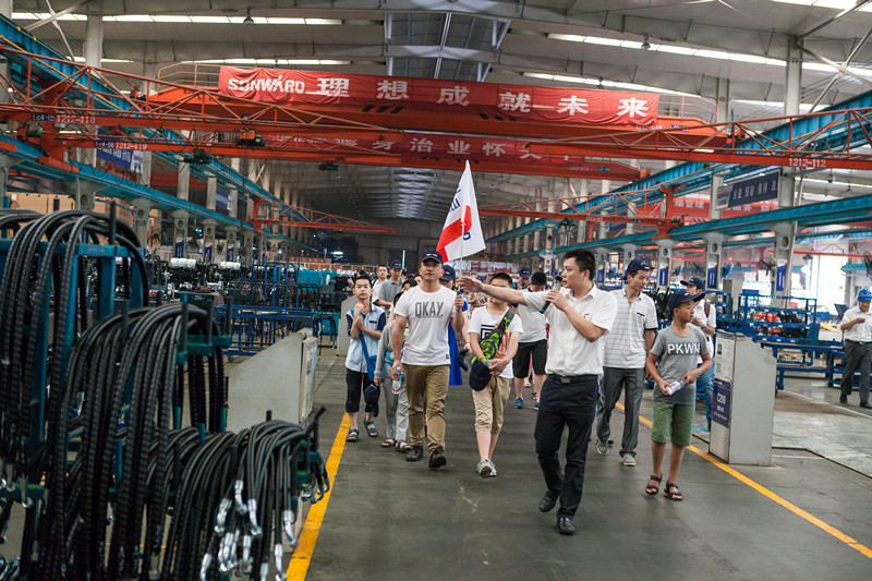 开挖机，坐游艇、飞机 胜游网电脑版_胜游(中国)智能开展员工家属开放日活动