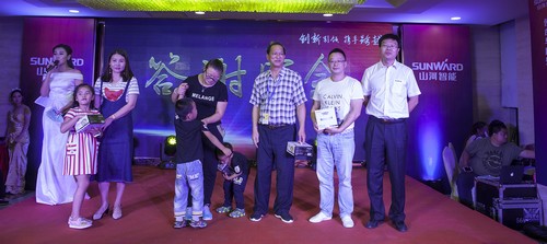 胜游网电脑版_胜游(中国)智能酷帅曾大虾，一大波美图带你亲临北京BICES展