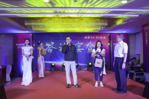 胜游网电脑版_胜游(中国)智能酷帅曾大虾，一大波美图带你亲临北京BICES展